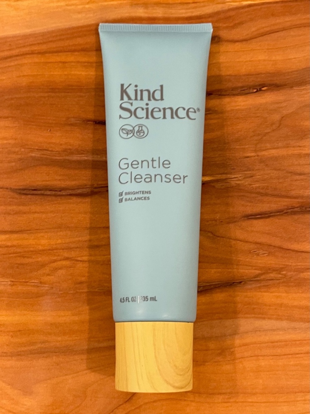 NWT KIND SCIENCE BY ELLEN DEGENERES Gentle Cleanser Brightens Balances 135ml